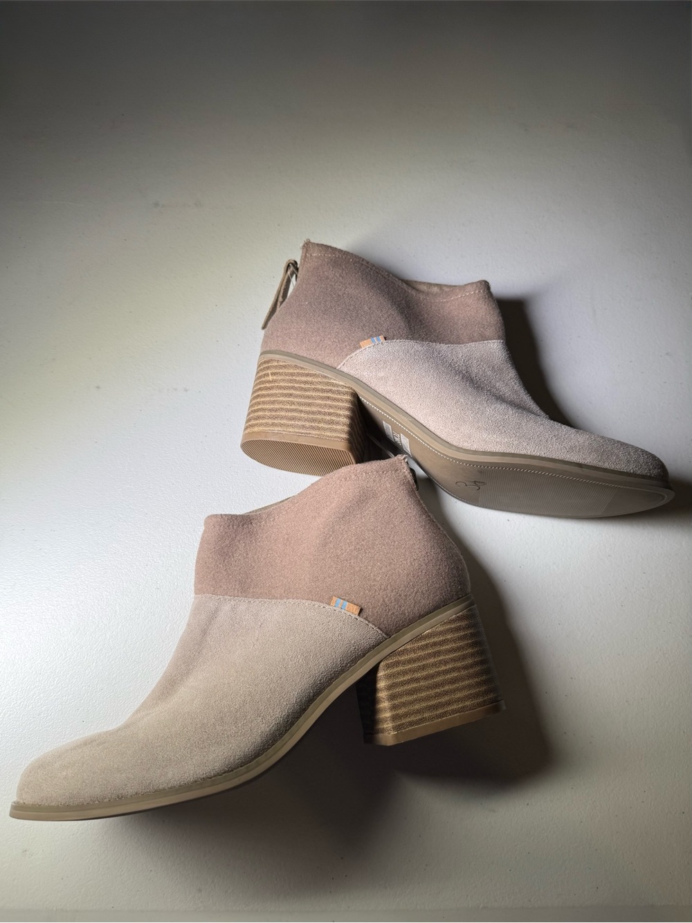 NWOB TOMS Sz 8.5 "Lacy" Desert Taupe Suede & Felt Booties 2” Heel